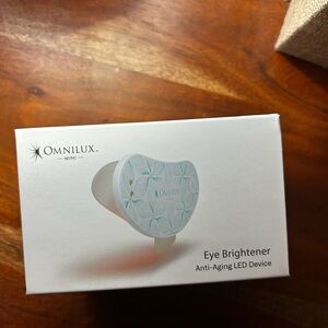Omnilux red light eye brightener